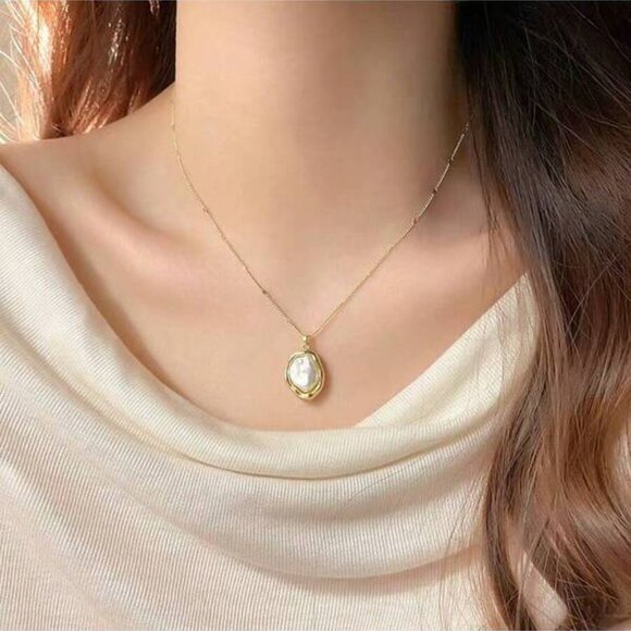Baroque Pearl Pendant Necklace | 18K Gold Filled - Picture 4 of 4